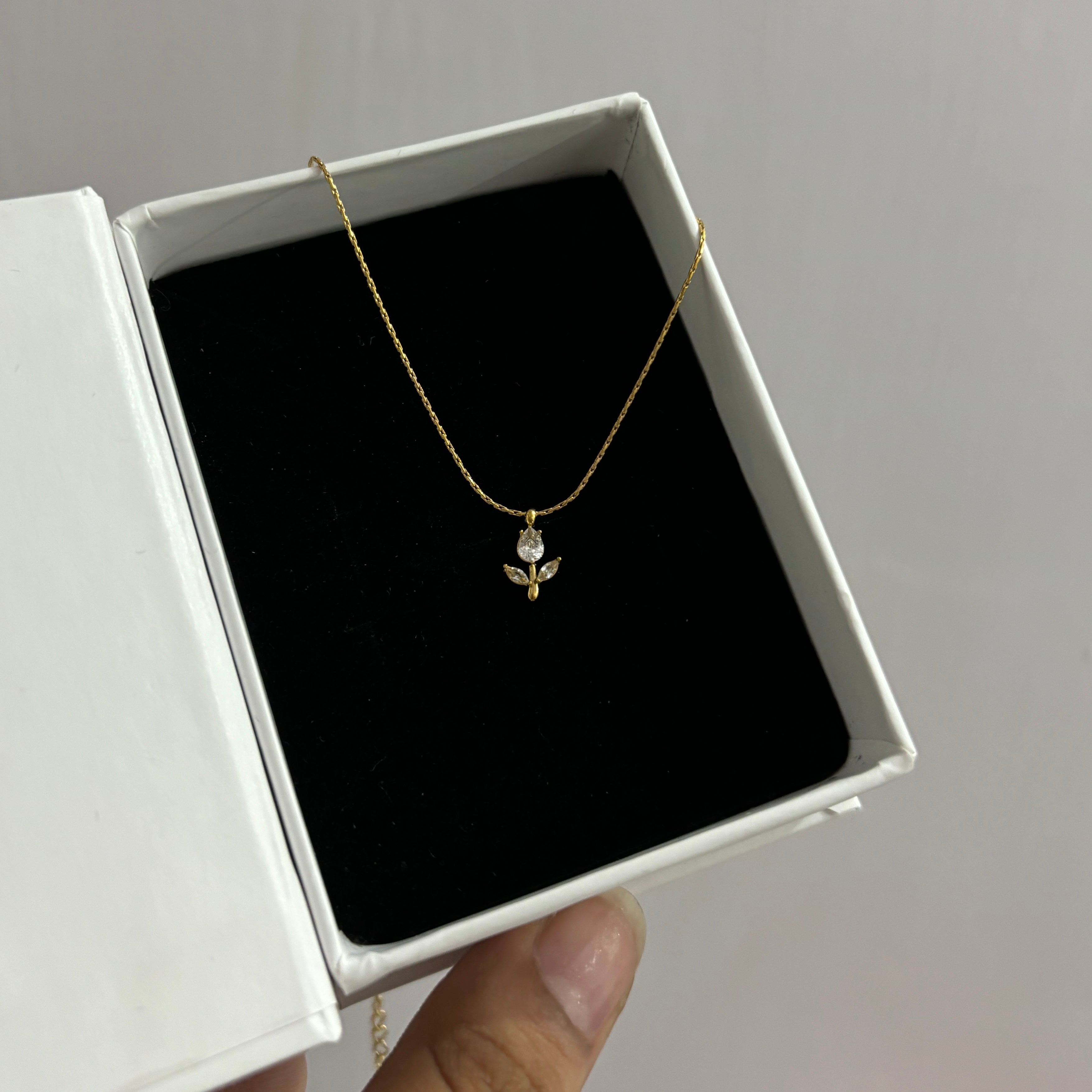 Tulip necklace