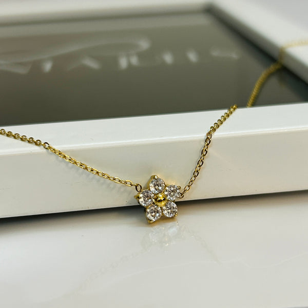 Classic flower necklace