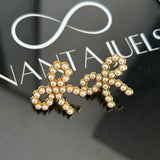 Pearl bow studs