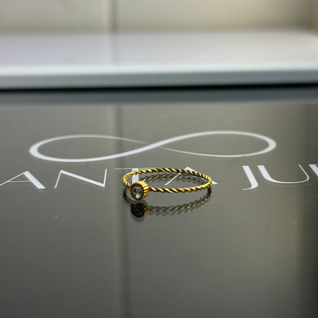 Aaravi ring