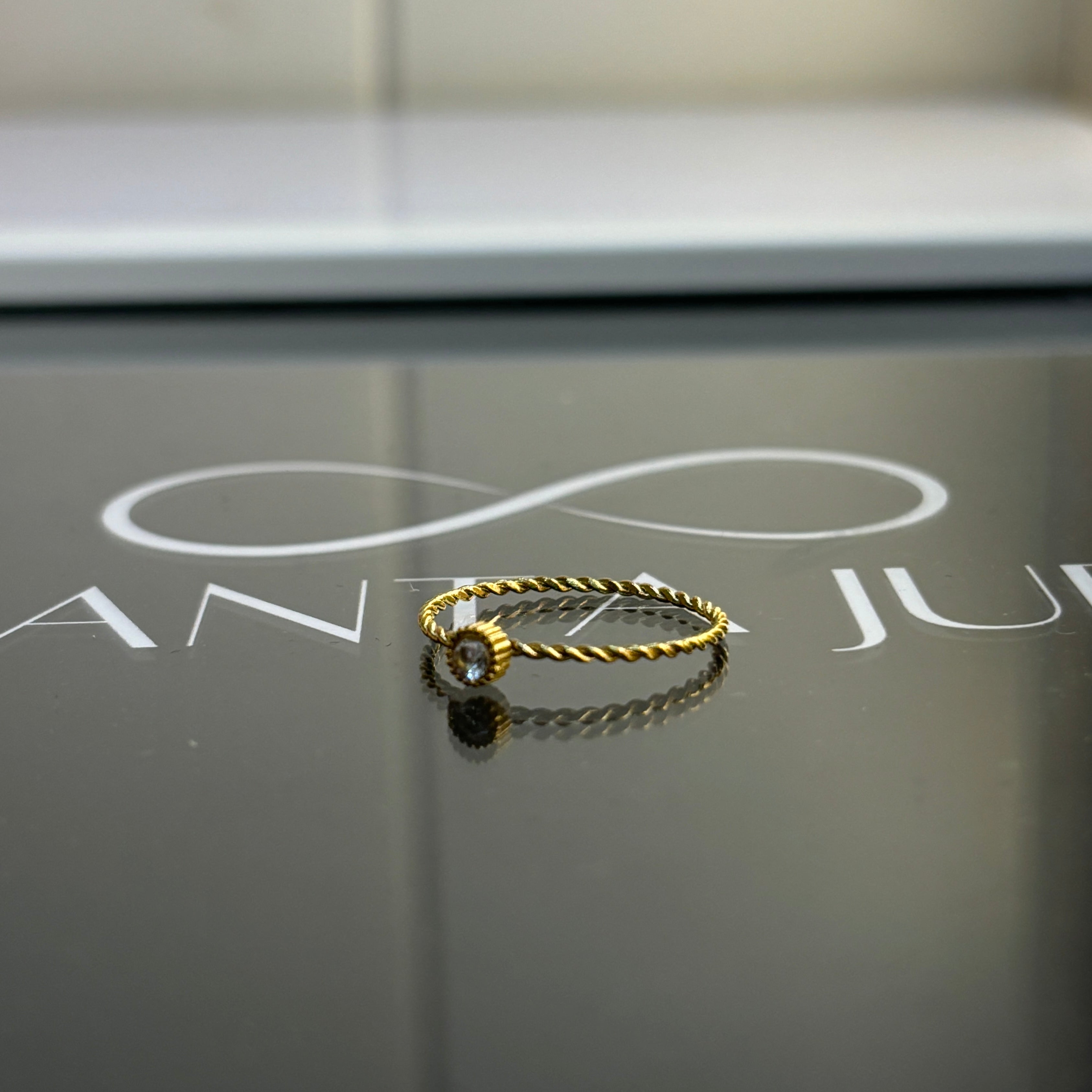 Aaravi ring