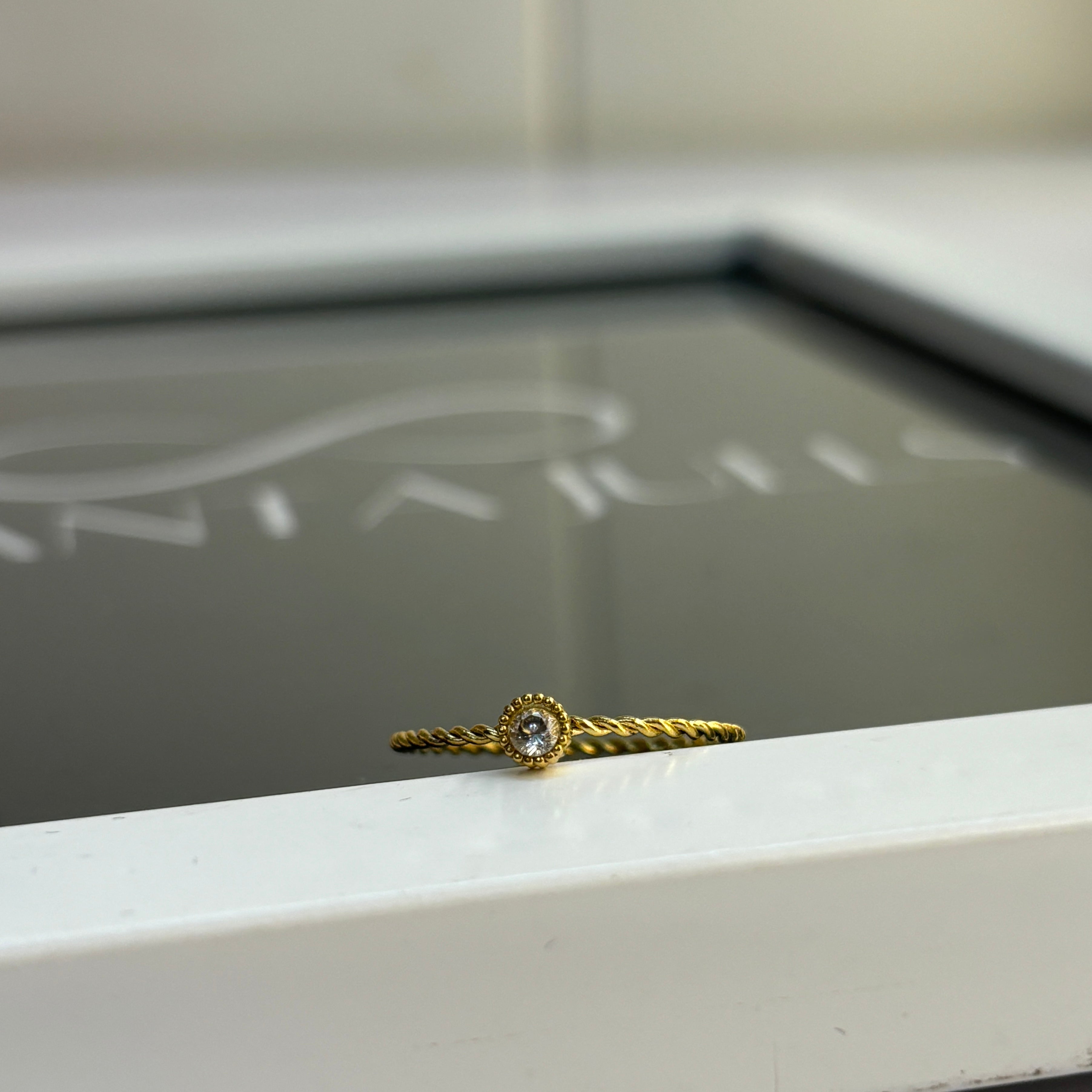 Aaravi ring