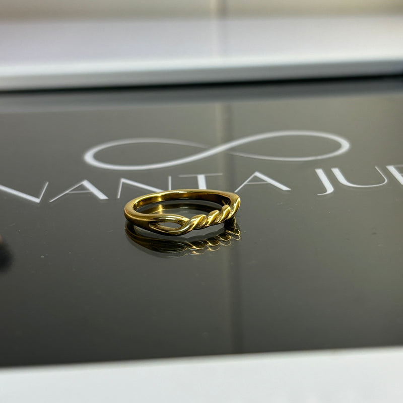 twisted ring