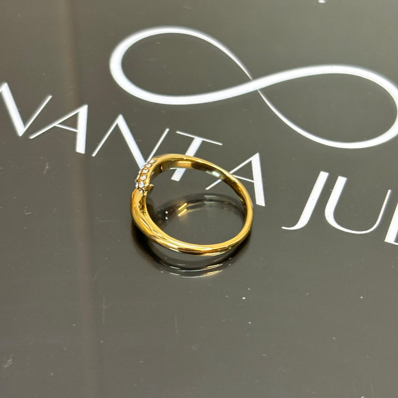 Ahana studed Ring