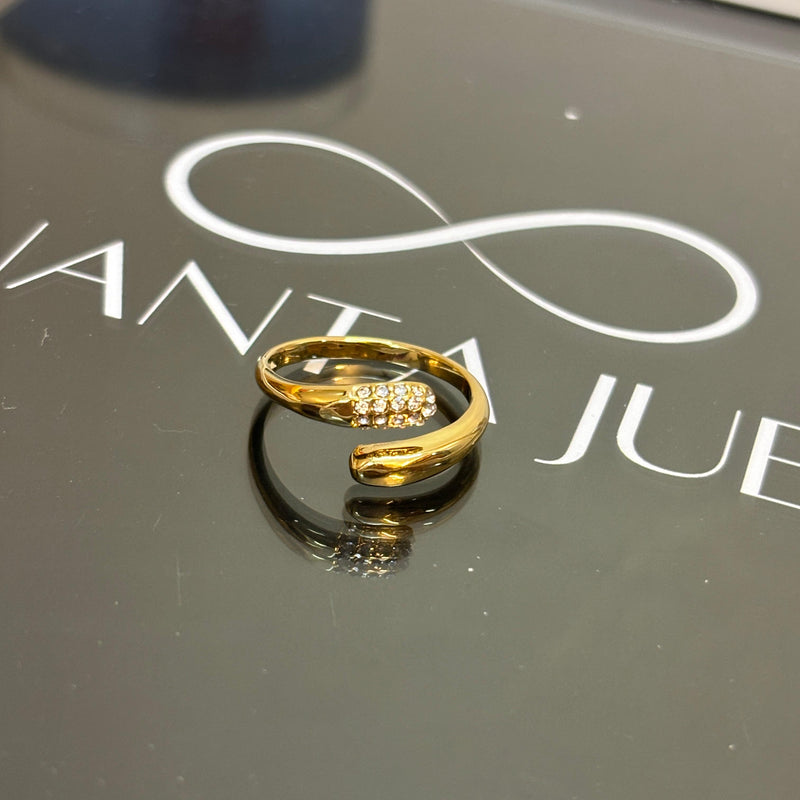Ahana studed Ring