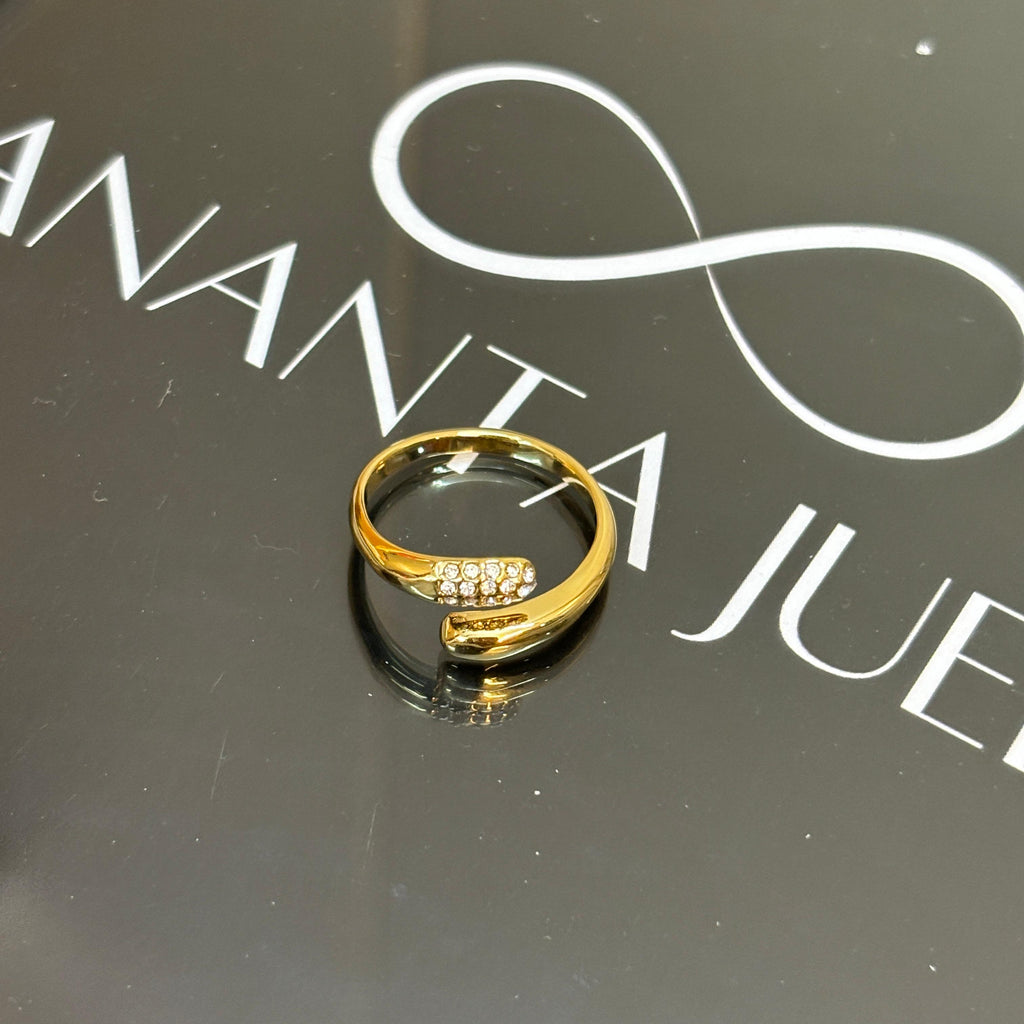 Ahana studed Ring