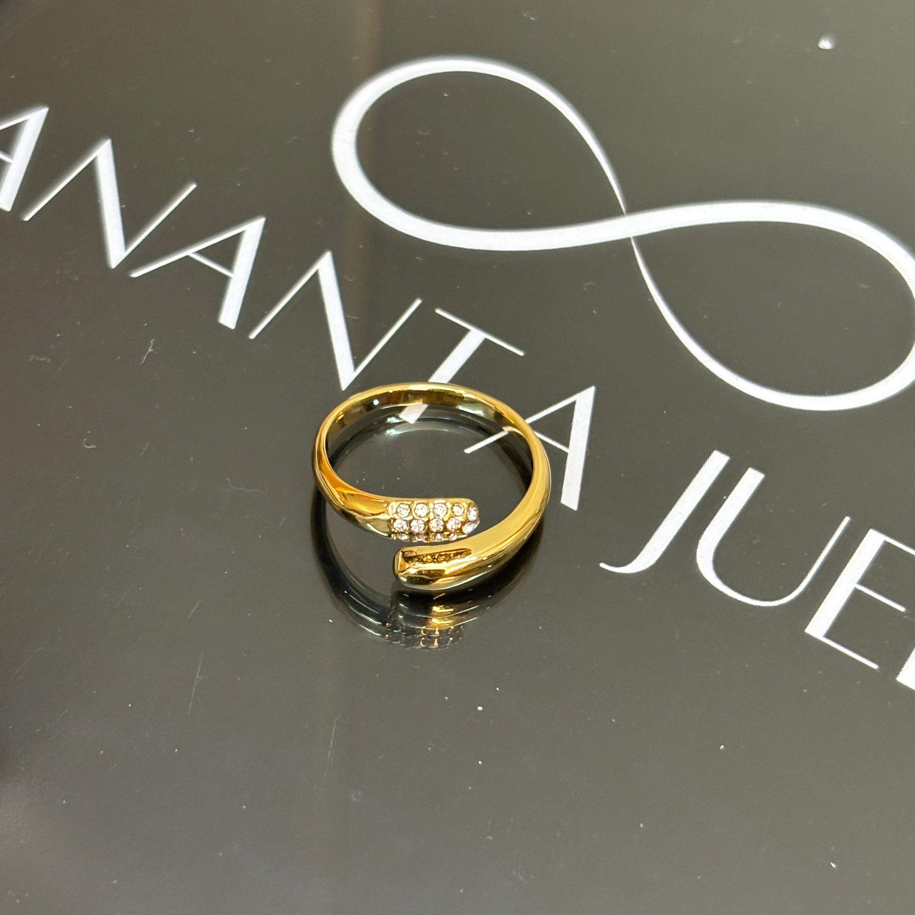 Ahana studed Ring