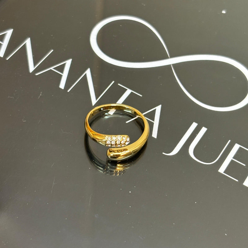 Ahana studed Ring