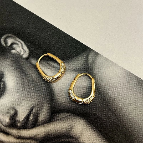 Classic oval hoops