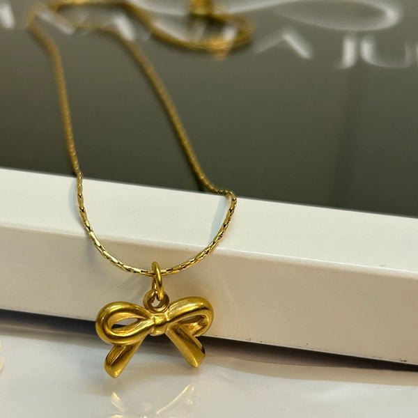Cute bow necklace