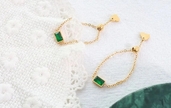 Emerald adjustable chain ring