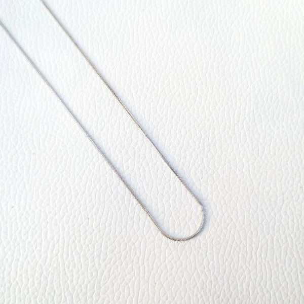 Minimal silver chain