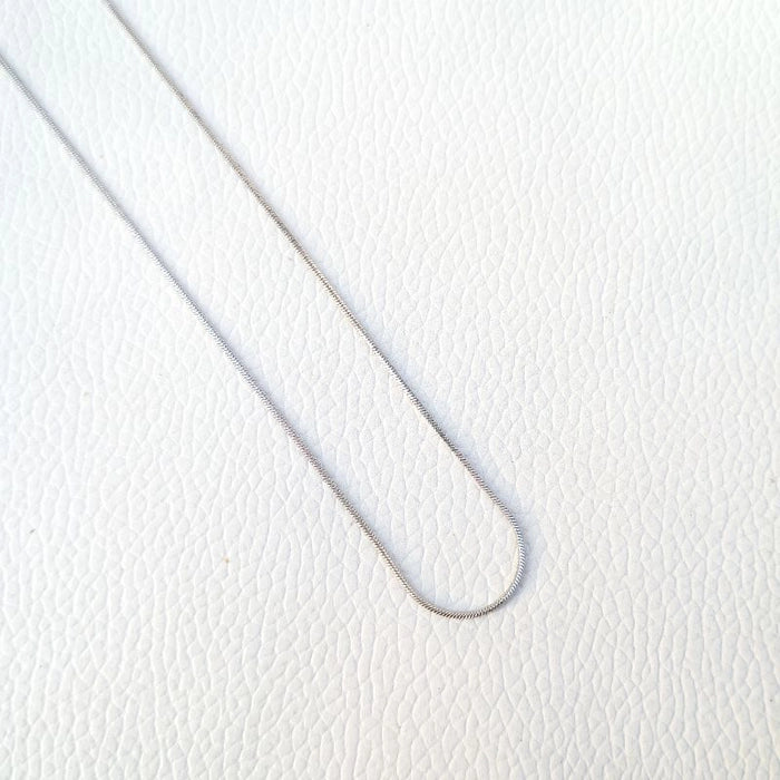 Minimal silver chain